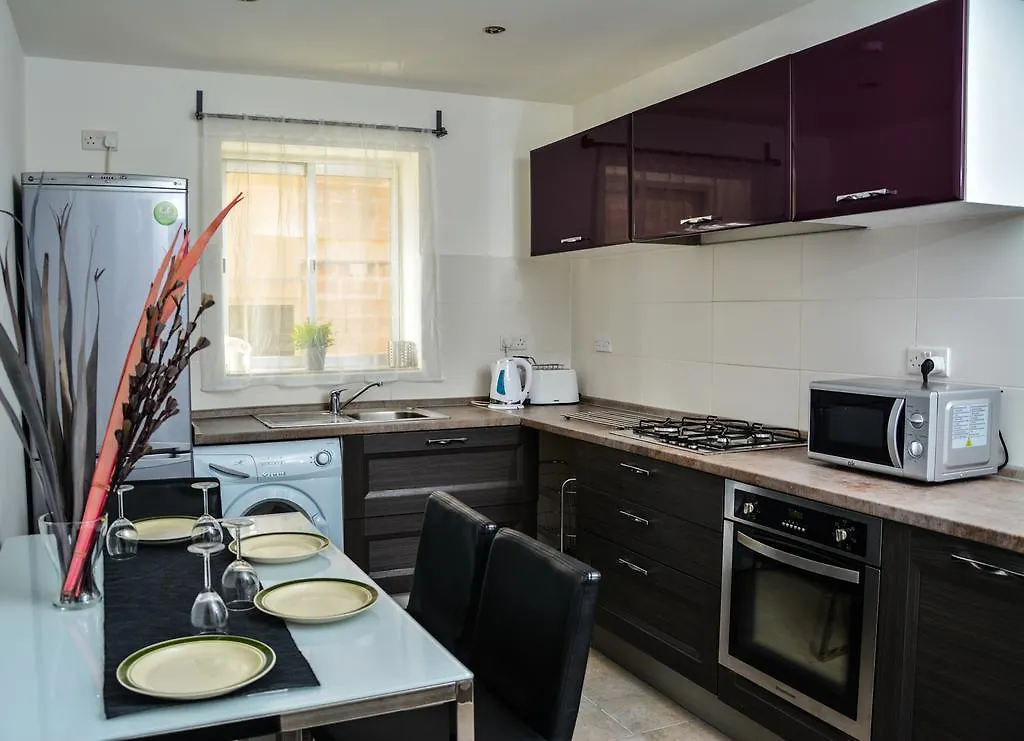 Pinewood Apartment Saint Julian's